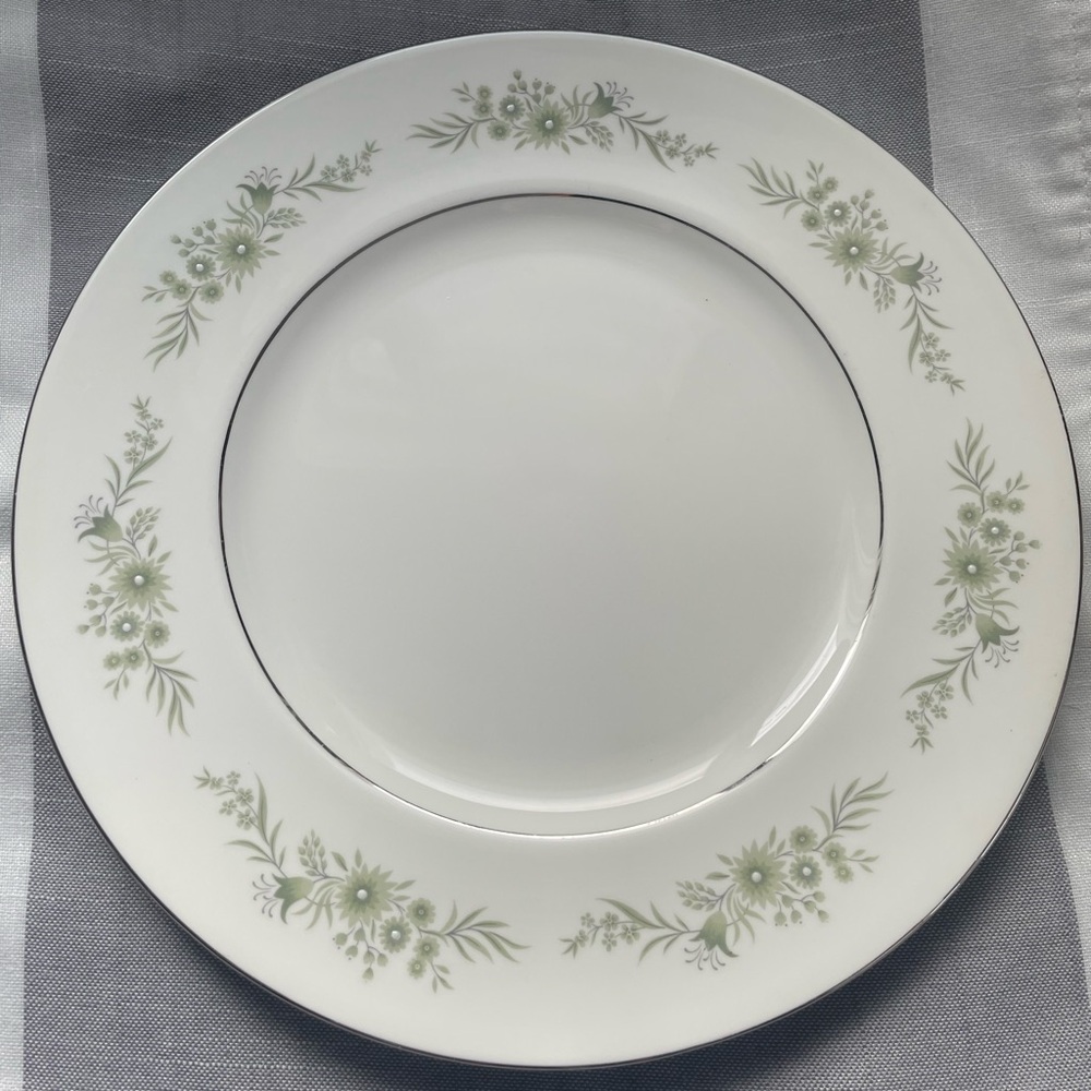 Westbury Wedgwood White and Green Floral Dinner Plate